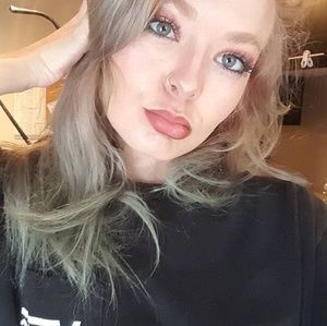 Meet your Posher, Elissa